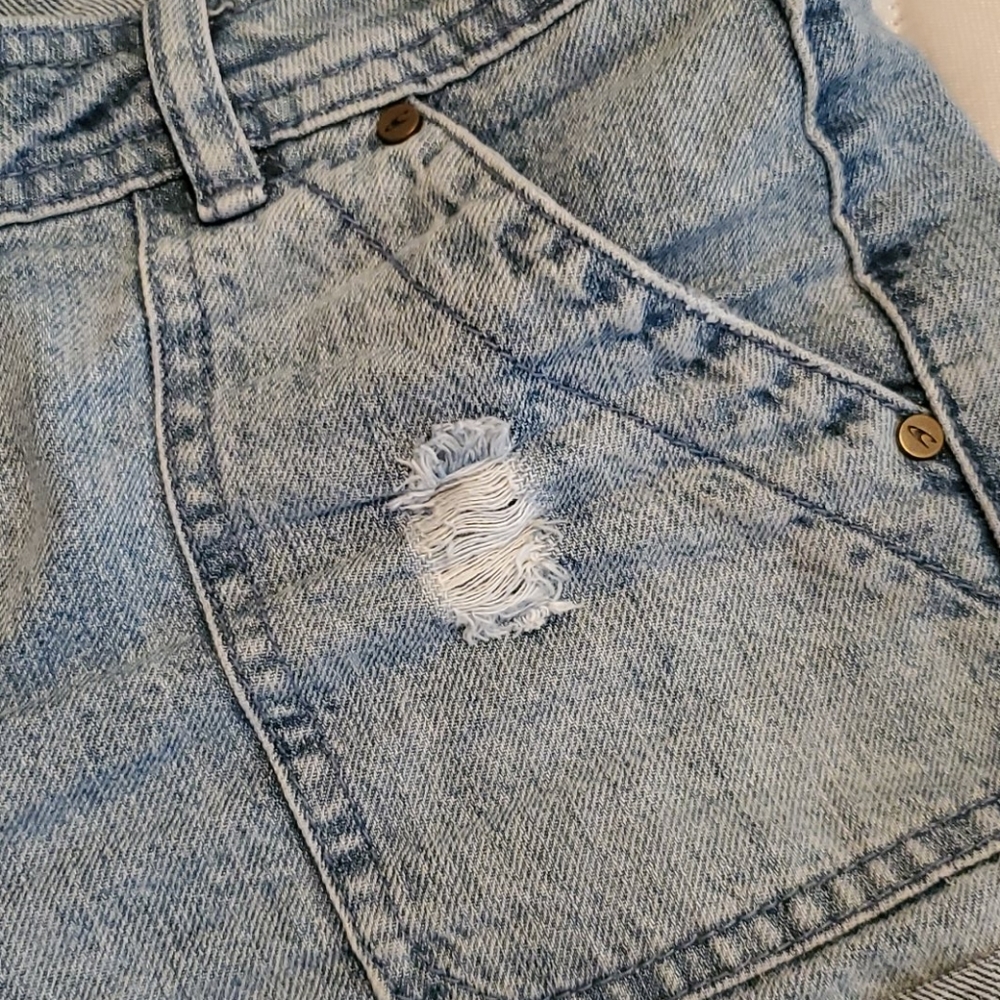 Shorts - Picture 2 of 6